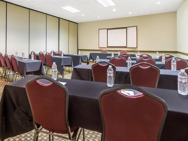 Days Inn By Wyndham Asheville/Mall Экстерьер фото