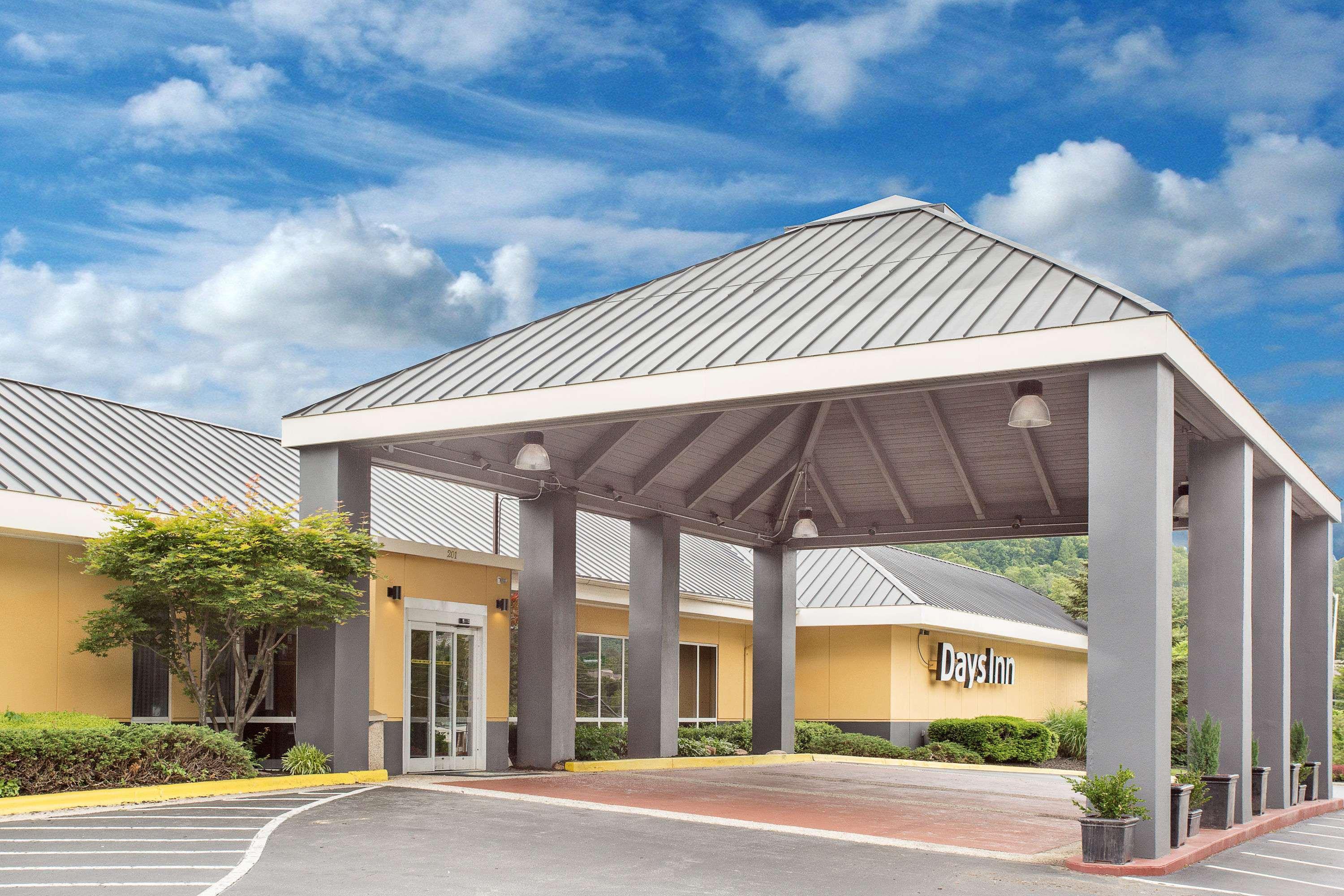 Days Inn By Wyndham Asheville/Mall Экстерьер фото